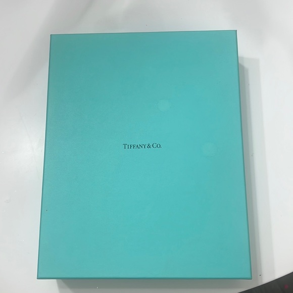 Authentic like new Tiffany & Co. 18” pearl necklace - Picture 1 of 3